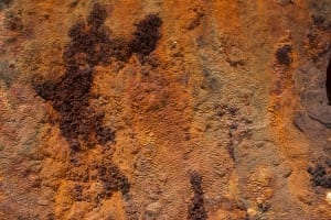 Low-cost hydrogen breakthrough uses solar power and rust