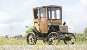 A 1905 Woods electric car sells for $94,770