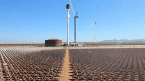Solar power tower goes up in Australian desert, ready to grow tomatoes
