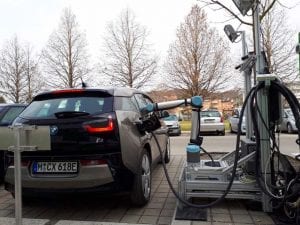 Is hands-free electric vehicle DC fast-charging a thing?