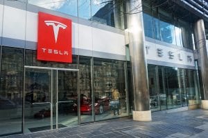 Tesla backflips on retail store closures, flags raise in EV prices