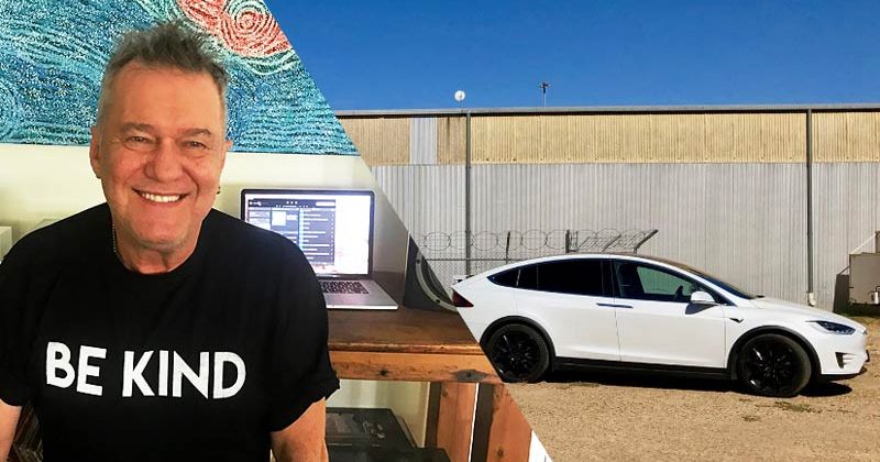 Jimmy Barnes and Simon Hackett both extol the benefits of electric cars.