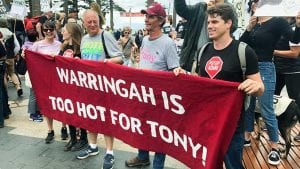 Vote Tony Out: Campaign hits streets as Steggall takes lead over Abbott