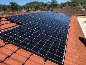 SolarEdge adds “smart panels” to rooftop offering