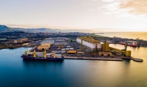 Parts for biggest wind turbine arrive at NSW port, headed for Bango project