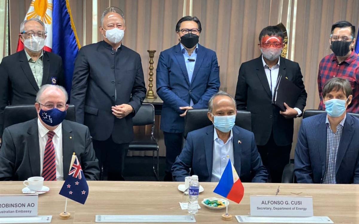 MoU Signing ceremony in Manila. In foreground: Ambassador to the Philippines Mr Steve Robinson AO, Energy Secretary Alfonso G. Cusi and Robbie Briggs Representative for Star Scientific Limited (Supplied).