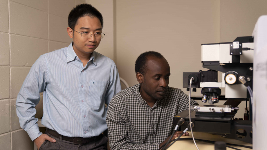 Dr Hieu Nguyen and Mike Tebyetekerwa (Credit: Australian National University).