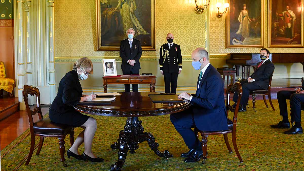 NSW Treasurer Matt Kean is sworn in by New South Wales Governor Margaret Beazley at NSW Government House. (AAP Image/Joel Carrett).