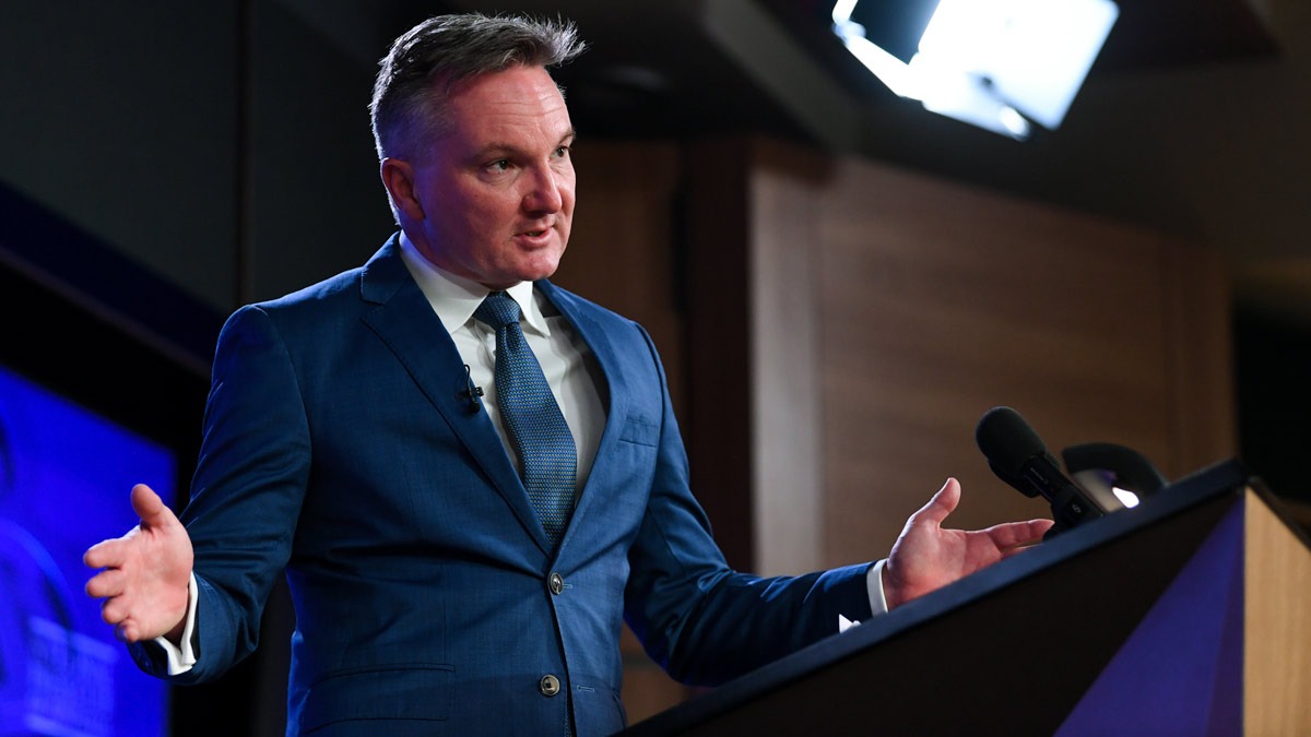 Shadow Minister for Climate Change and Energy Chris Bowen addresses the National Press Club in Canberra. (AAP Image/Lukas Coch).