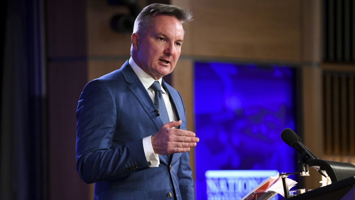 Shadow Minister for Climate Change and Energy Chris Bowen addresses the National Press Club in Canberra, (AAP Image/Lukas Coch).