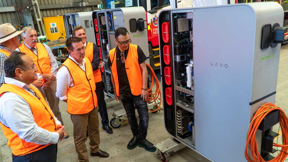 NSW deputy premier Paul Toole inspecting the Lavo hydrogen energy storage system. (Supplied).