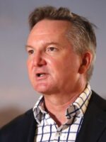 Bowen pushes ahead on 2030 renewables target