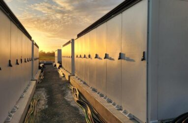 Tesla Megapack units at Bouldercombe battery project