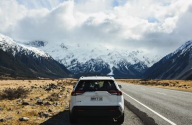 New Zealand car mountain nikhil-prasad-uQRVWeQpcZo-unsplash-2