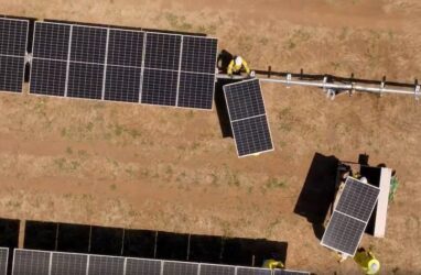 avonlie solar farm beon overhead workers