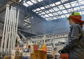 Giant aluminium smelter seals future with groundbreaking “reverse battery” and renewables deal