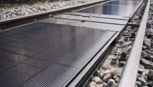 Swiss pilot to install solar panels in-between railway tracks