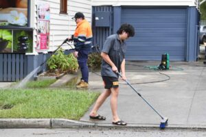 Independent running against Dutton wants bipartisan focus on home batteries after cyclone outages