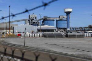 Australia’s biggest aluminium smelter gets promise of cheaper, renewable power from feds and state