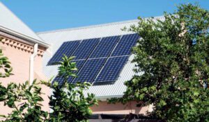 Solar, heat pumps, electric cooktops: Another 8,000 social housing homes to get energy upgrades