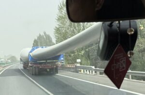Photo of the Day: Australia should allow wind turbine blades to be trucked in convoy