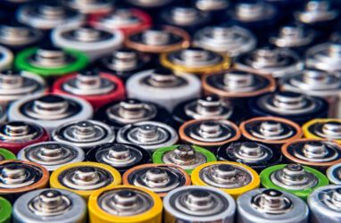 Electrochemical “bath” could bring spent lithium-ion batteries back to life, cut cost of recycling in half